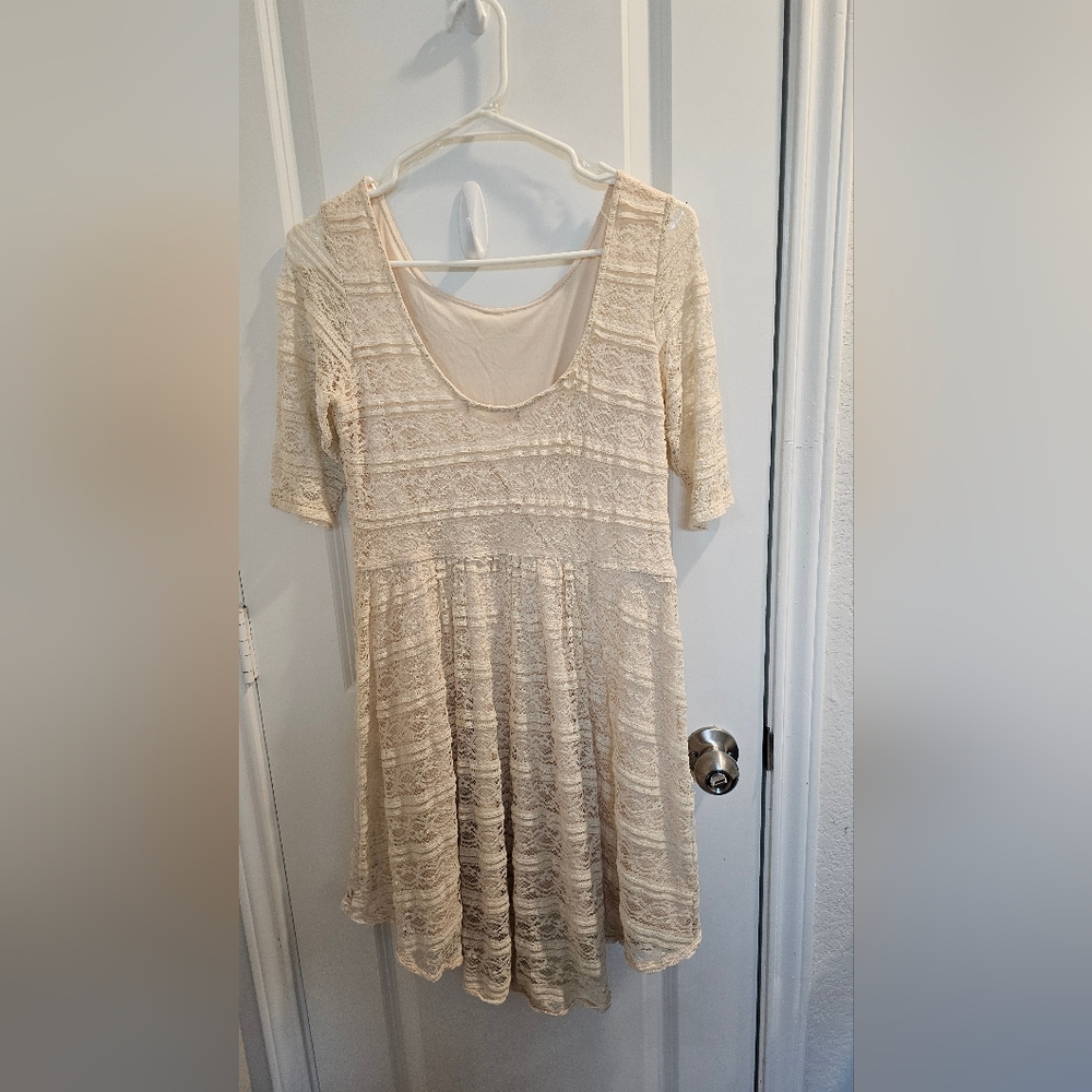Womens Lace Dress in Cream - Picture 4 of 8